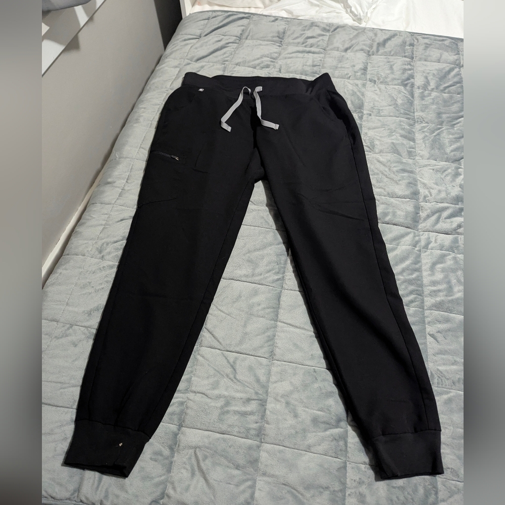 Figs Black Jogger Scrubs Set